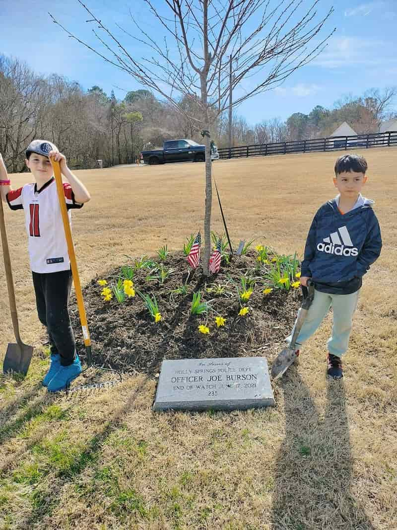 flowers-for-late-officer