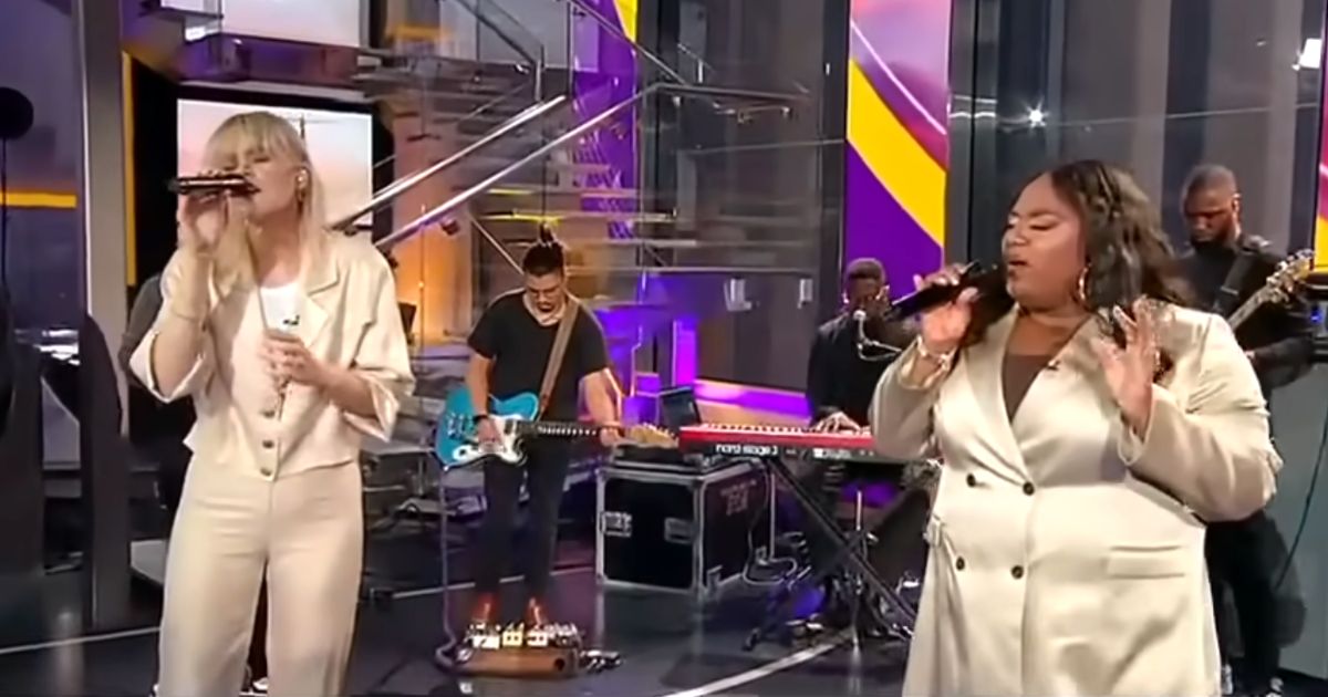 Christian Singers Taya Smith And Naomi Raine Perform Mashup Of Oceans And Jireh On Live TV