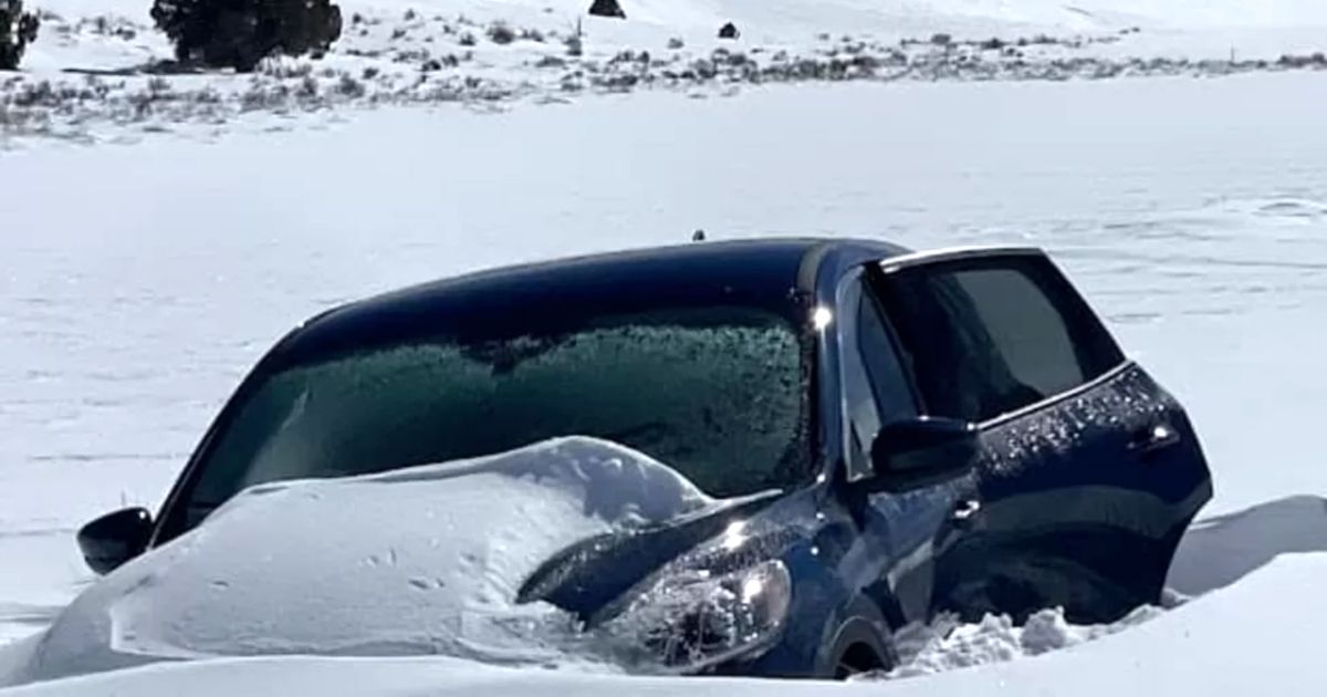 man-stuck-in-snowbank