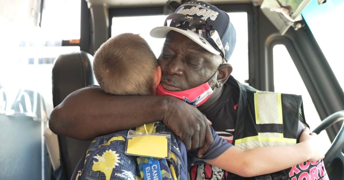 bus driver befriends kindergartner