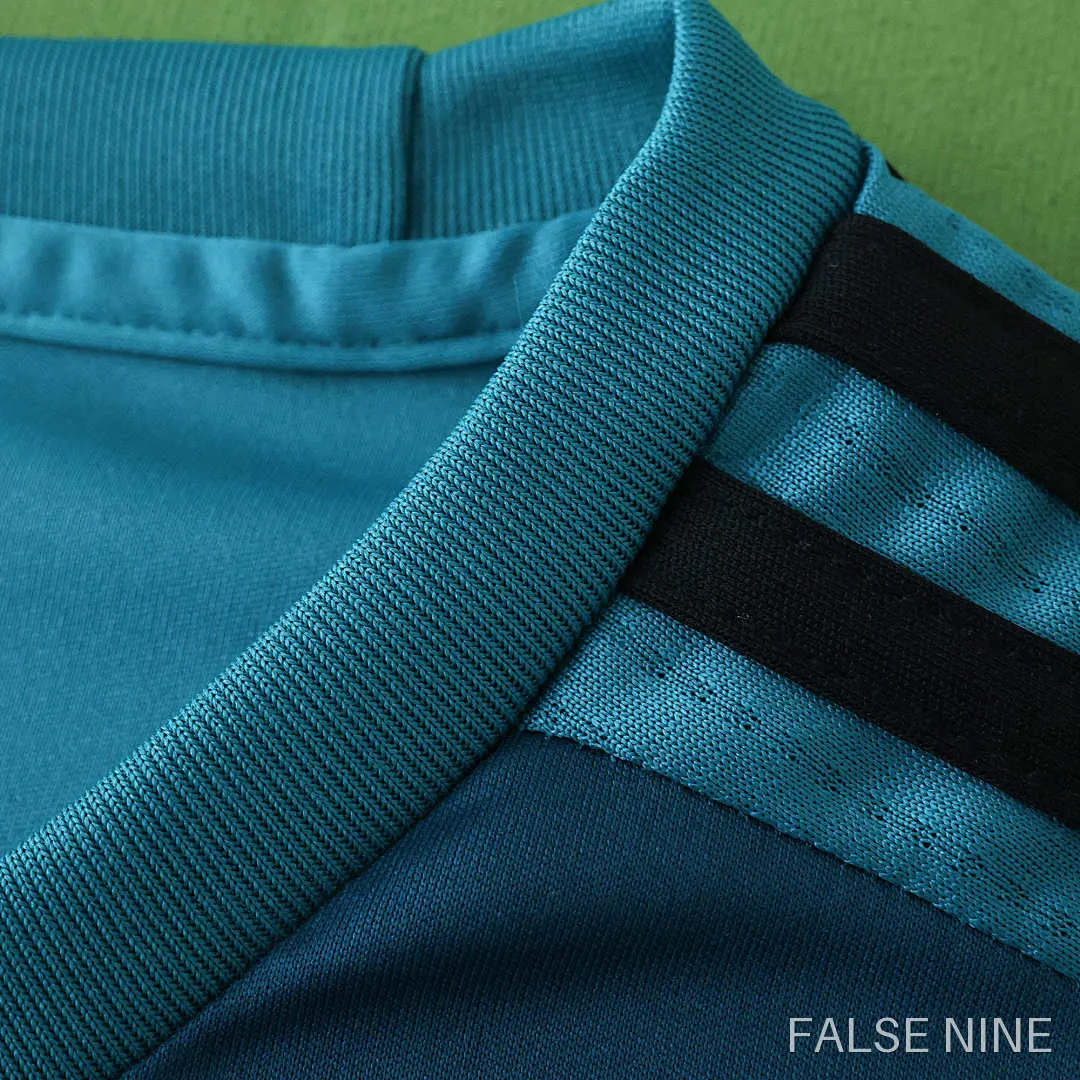 17/18 Real Madrid CF third retro Kids kit, photo 4