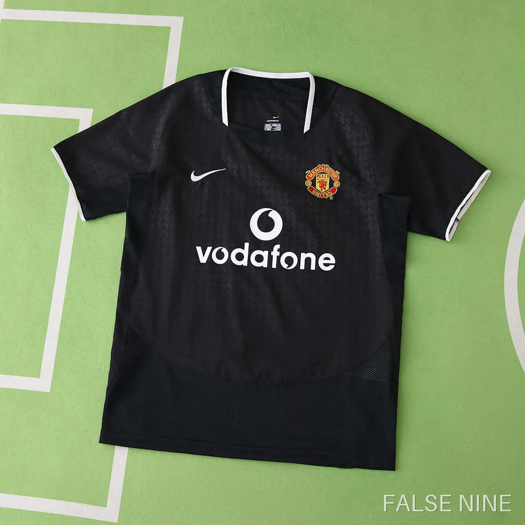 Manchester United 03/04 Away Kids Kit (Retro), photo 1