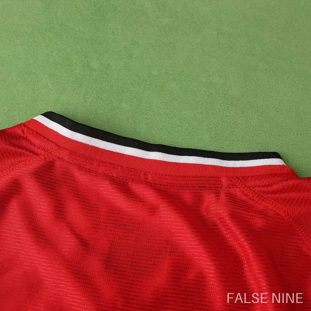 0002 Manchester United F.C. home retro Fan version, photo 17