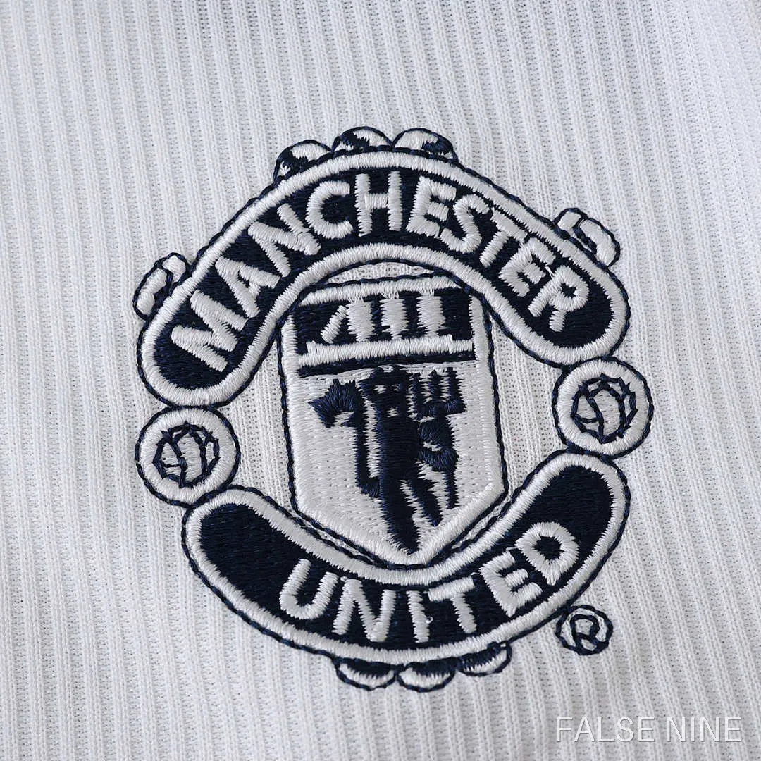 Manchester United 2000/01 Away Kids Kit (Retro), photo 21