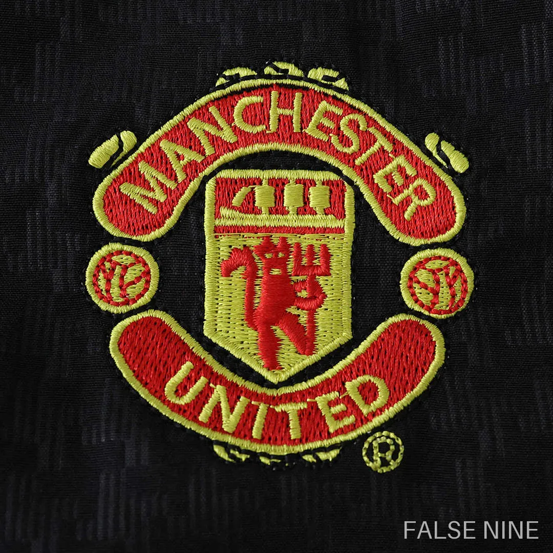 Manchester United 03/04 Away Kids Kit (Retro), photo 19