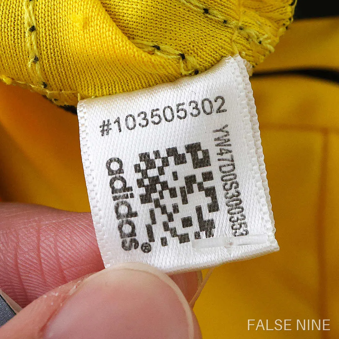 Real Madrid 2011-12 Goalkeeper Kids Kit (Retro), photo 31