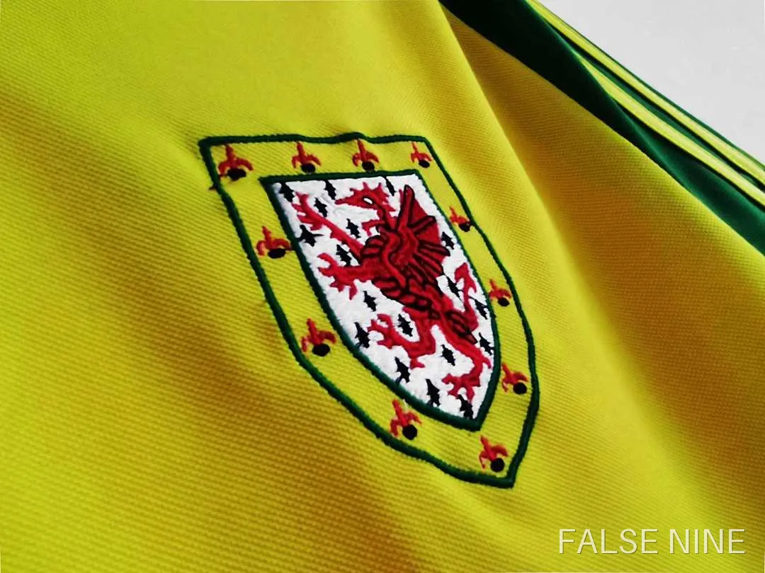 Wales 1982 Away Retro Shirt (Fan Version), photo 4