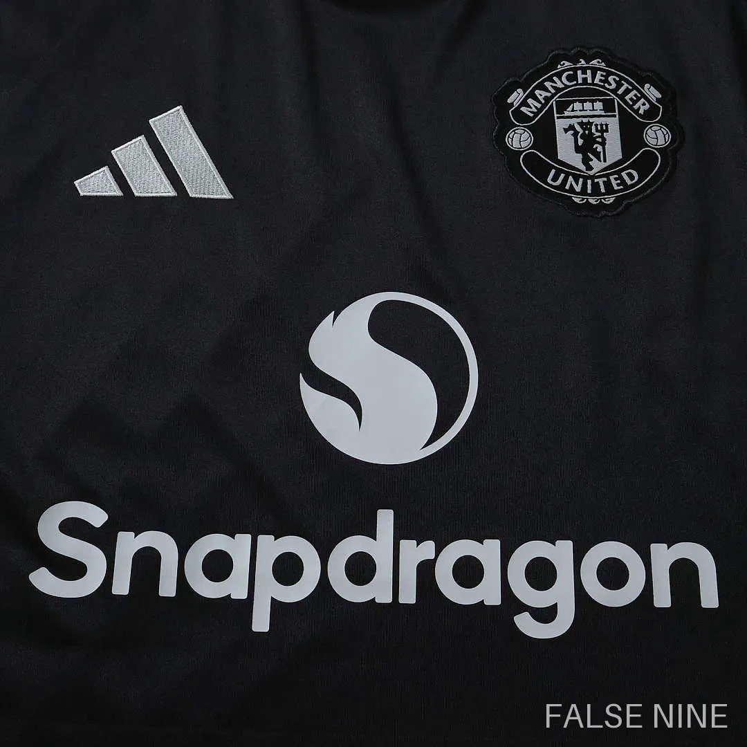 Manchester United 26/27 Goalkeeper Shirt (Fan Version), photo 17