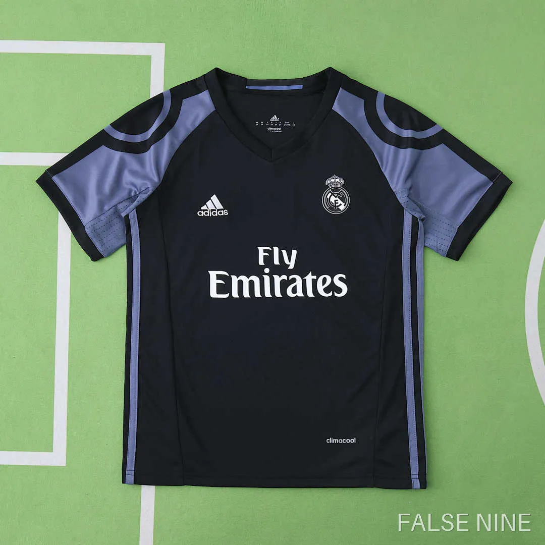 Real Madrid 16/17 Third Kids Kit, photo 1