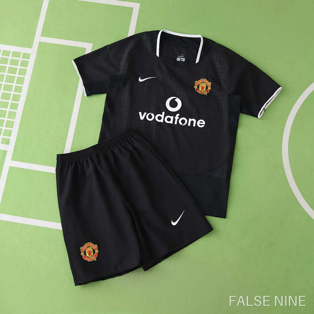 Manchester United 03/04 Away Kids Kit (Retro), photo 3