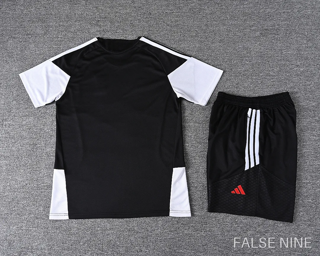 Liverpool 26/27 Training Kit (Fan Version), photo 2
