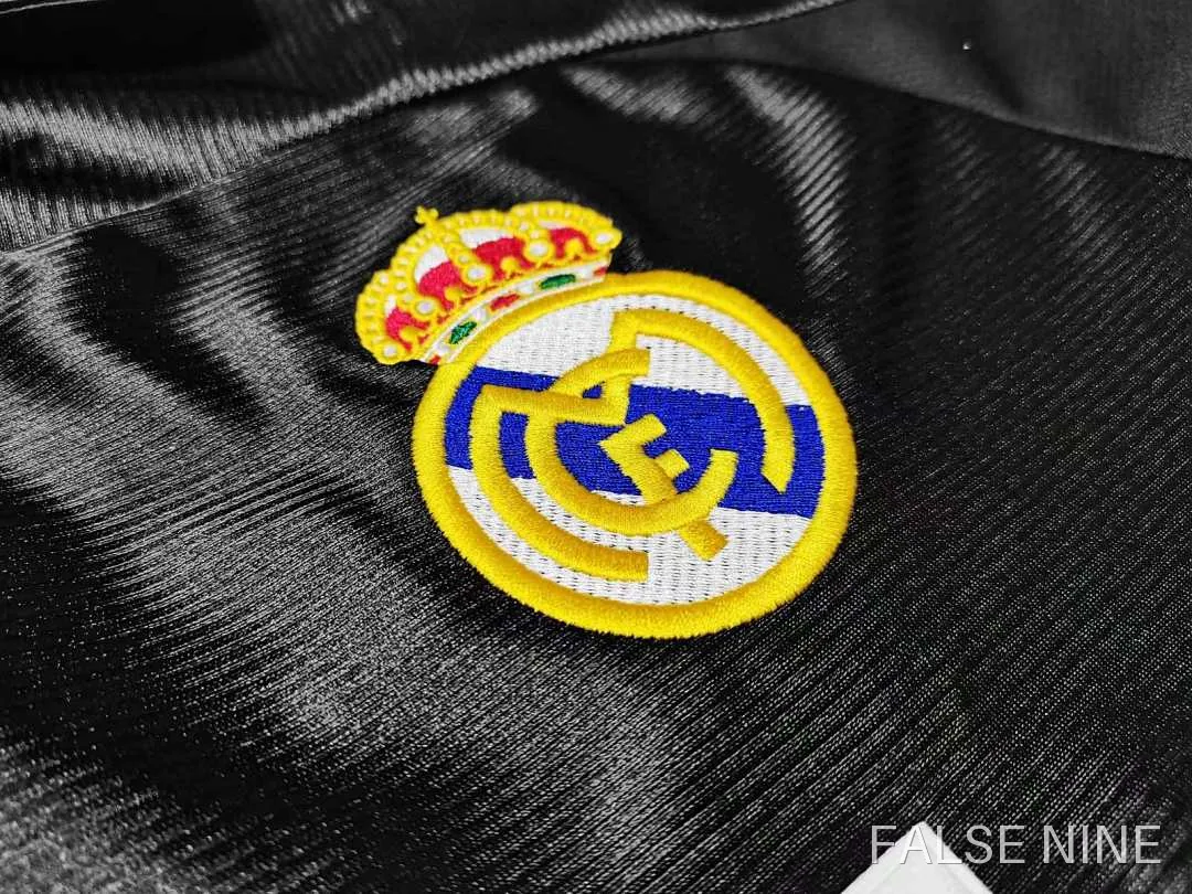Real Madrid 1999-01 Away Shirt (Retro Fan Version), photo 3