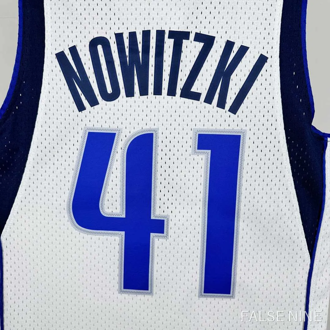 Dallas Mavericks 2010-11 Home Jersey, photo 3