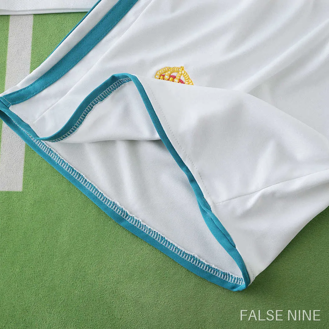 Real Madrid 17/18 Home Kids Kit (Retro), photo 16