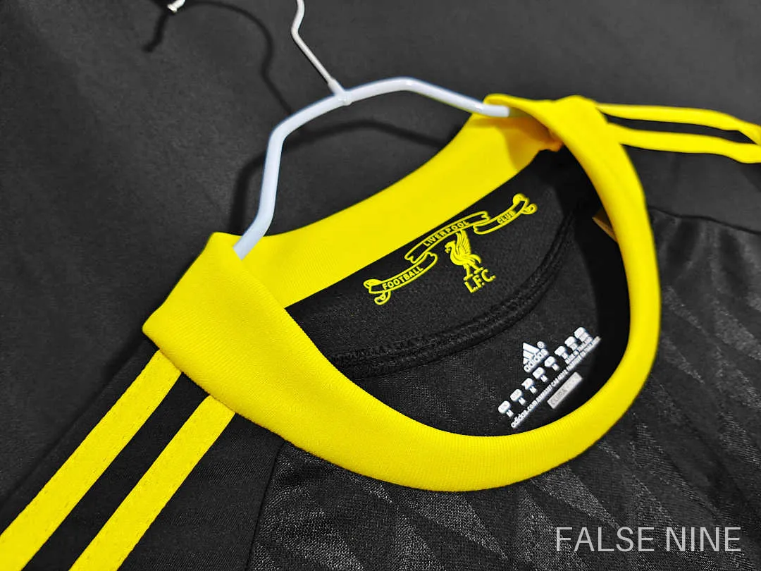 10/11 Liverpool away retro Fan version, photo 9