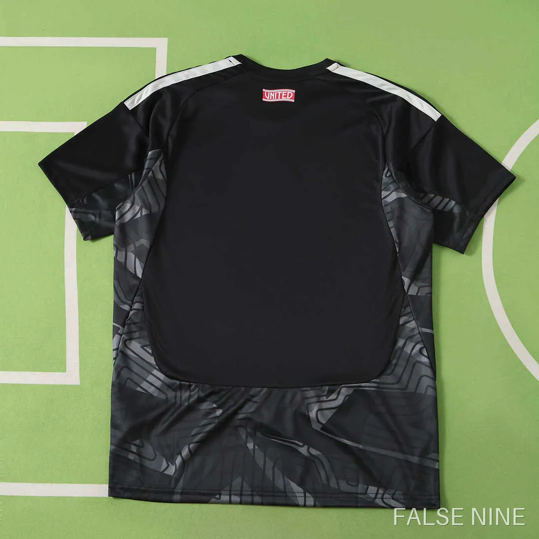 Manchester United 26/27 Goalkeeper Shirt (Fan Version), photo 2