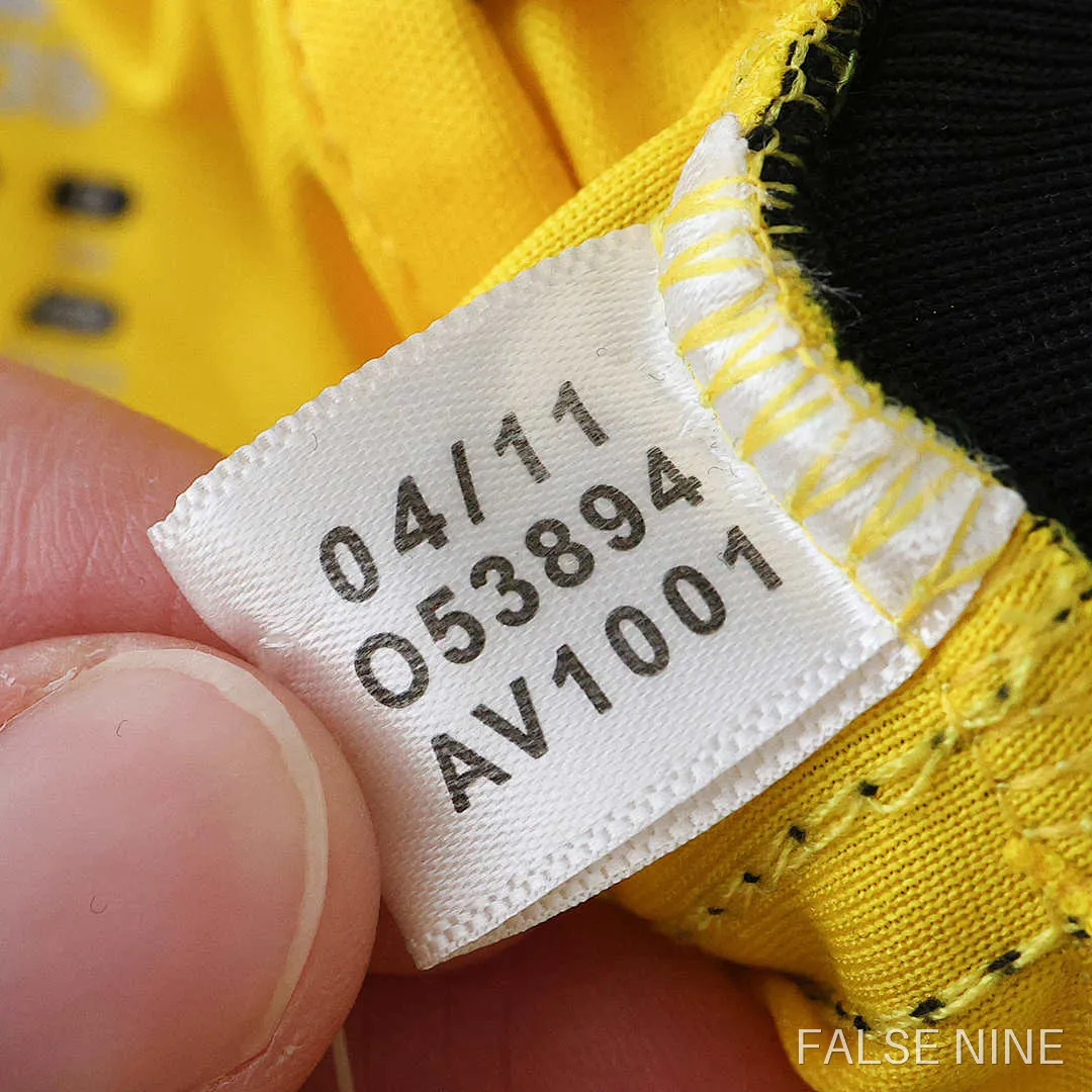 Real Madrid 2011-12 Goalkeeper Kids Kit (Retro), photo 30