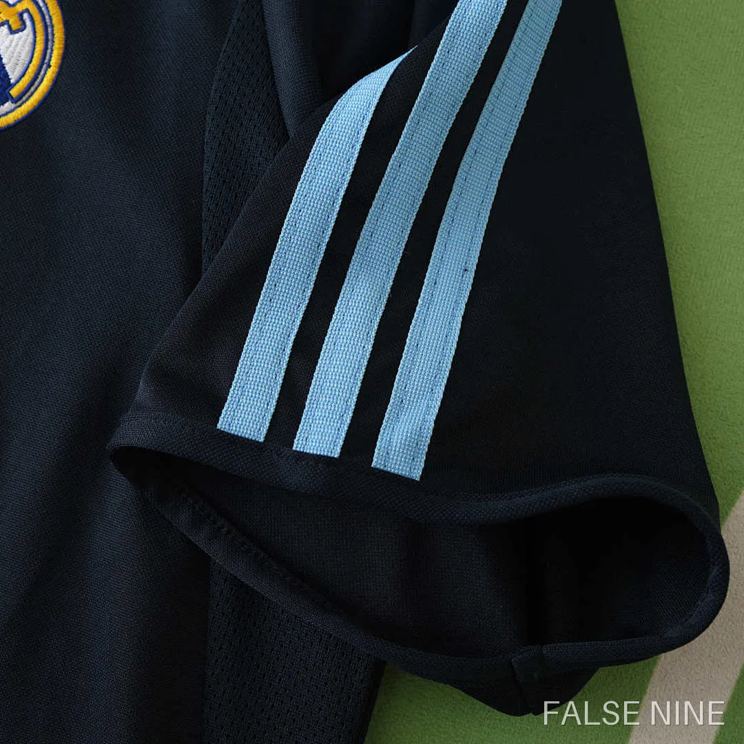 03/04 Real Madrid CF away retro Fan version, photo 10