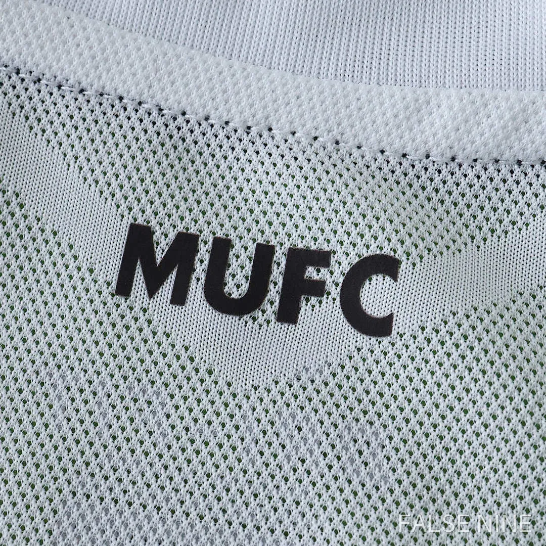 Manchester United 2011/12 Away Kids Retro Jersey, photo 21