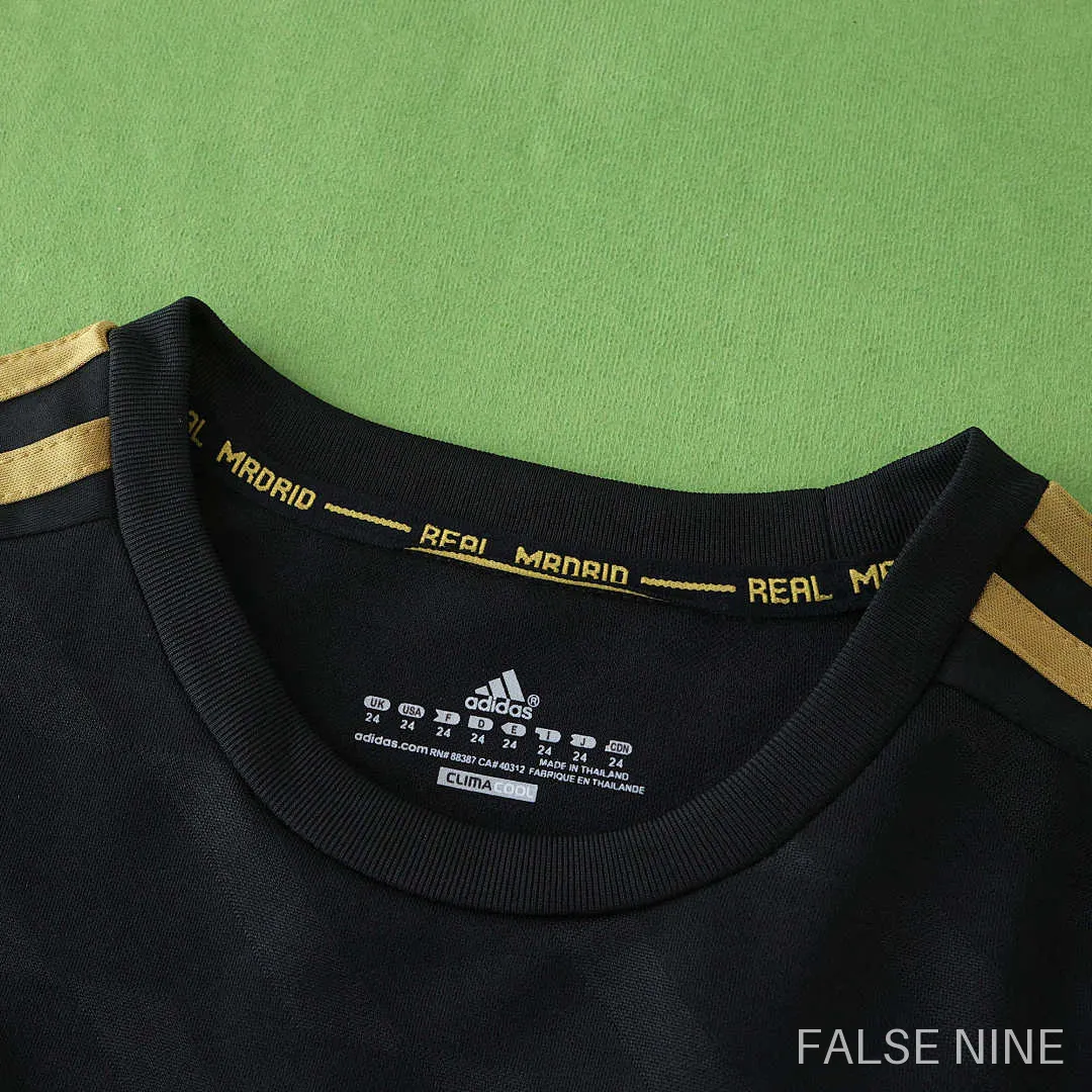 Real Madrid 2011/12 Away Kids Kit (Retro), photo 2