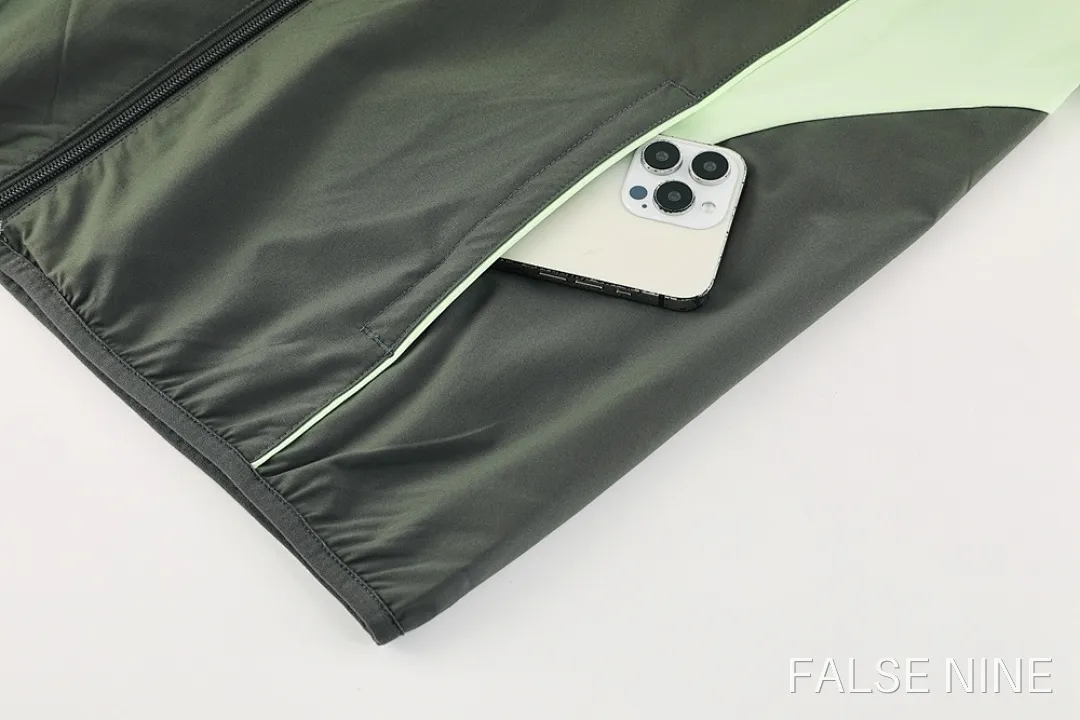 Real Madrid 25/26 Training Windbreaker, photo 8