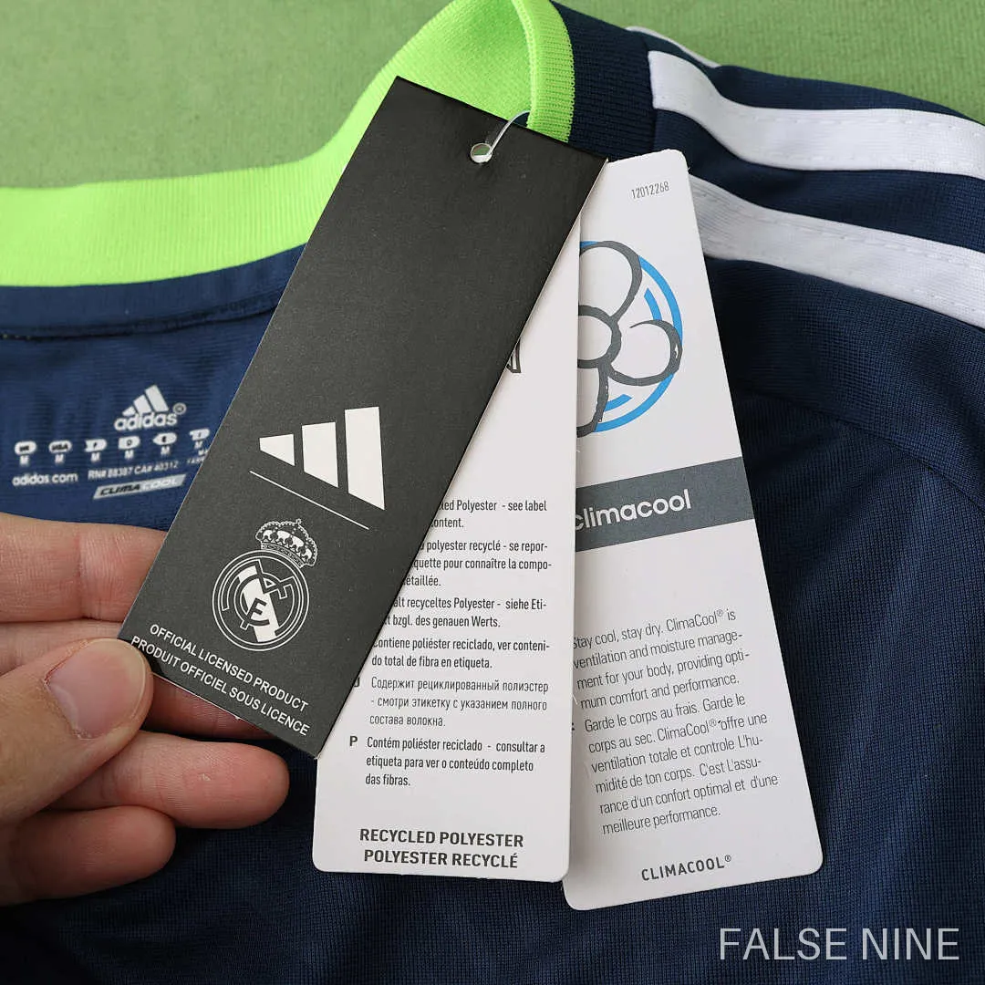 10/11 Real Madrid CF away retro Fan version, photo 17