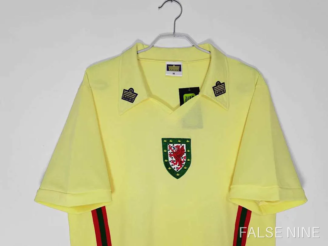 Wales 1976-1979 Away Retro Jersey (Fan Version), photo 4