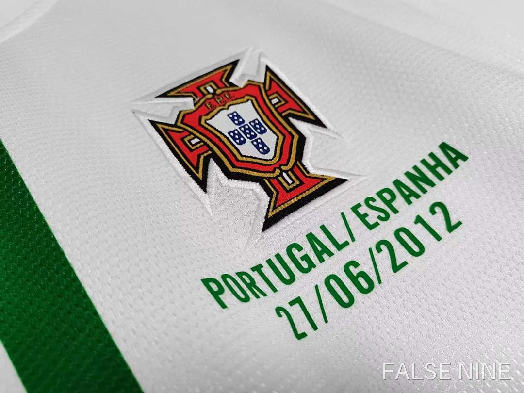 Portugal 2012 Away Long Sleeve Shirt (Retro Fan Version), photo 4