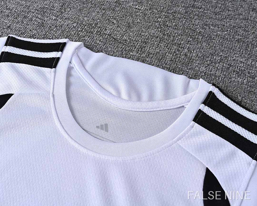 Liverpool 26/27 Training Vest and Shorts Set (Fan Version), photo 13