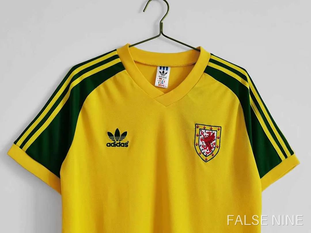 Wales 1982 Away Retro Shirt (Fan Version), photo 3