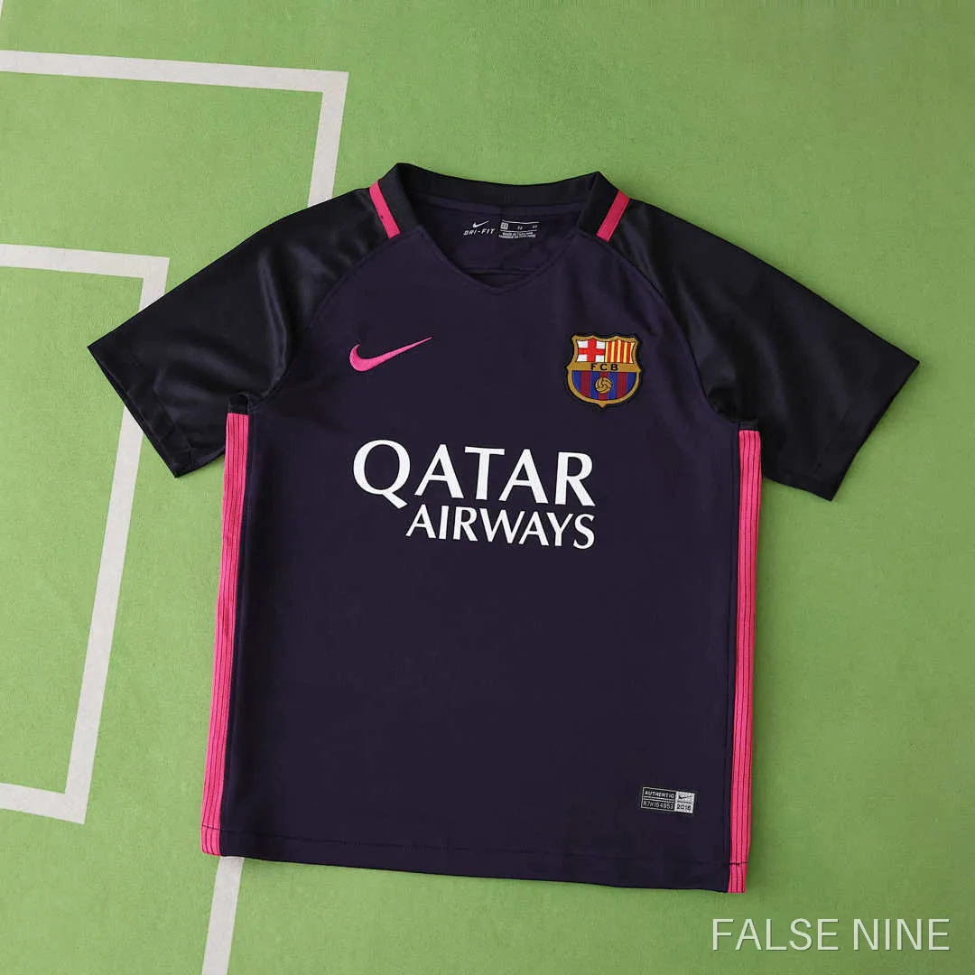 16/17 FC Barcelona / Barça away retro Kids kit, photo 1