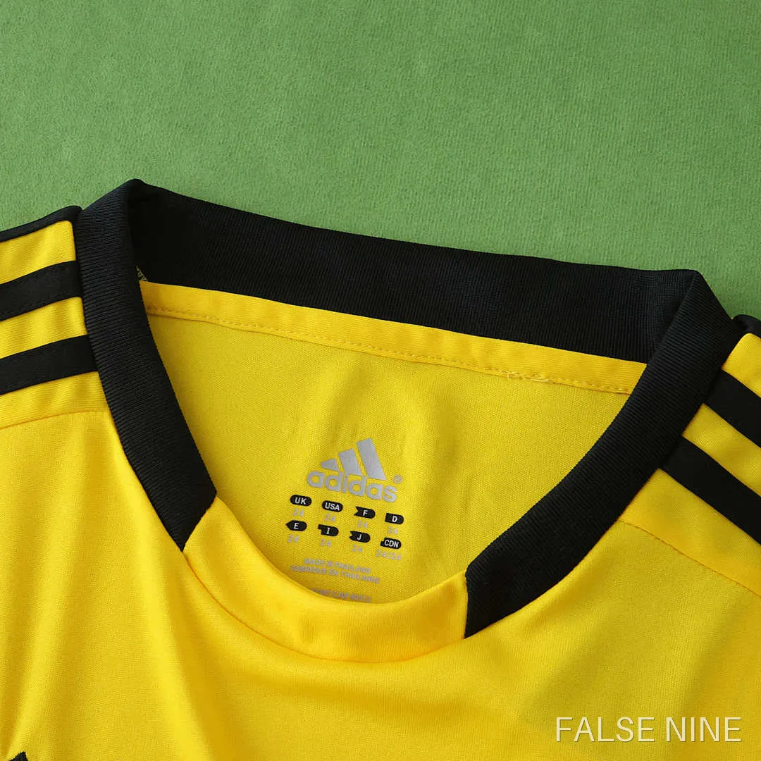 Real Madrid 2011-12 Goalkeeper Kids Kit (Retro), photo 2