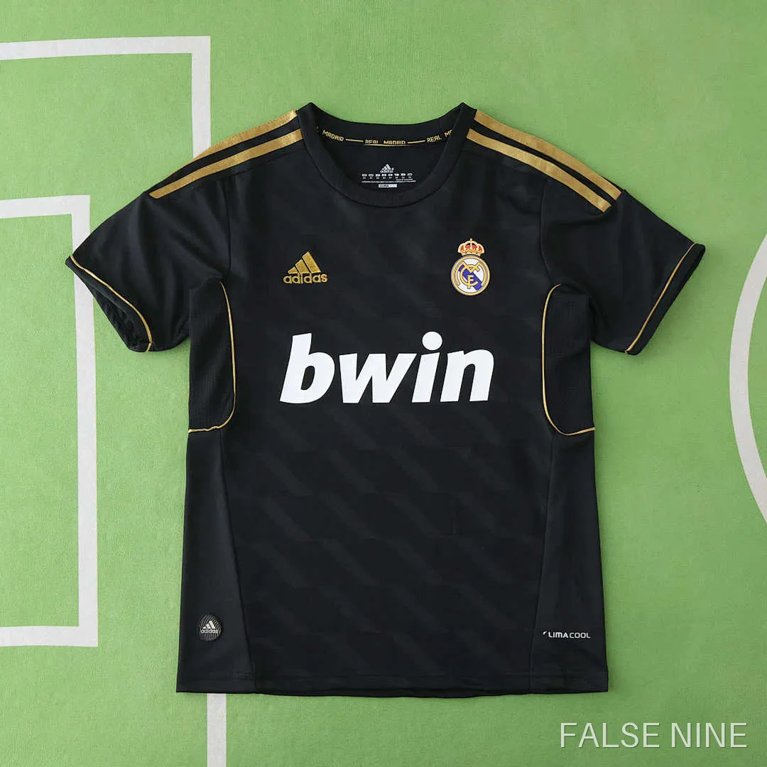 Real Madrid 2011/12 Away Kids Kit (Retro), photo 1