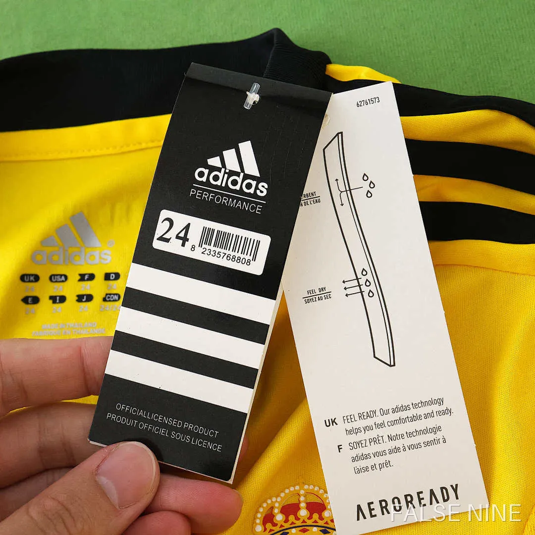 Real Madrid 2011-12 Goalkeeper Kids Kit (Retro), photo 29