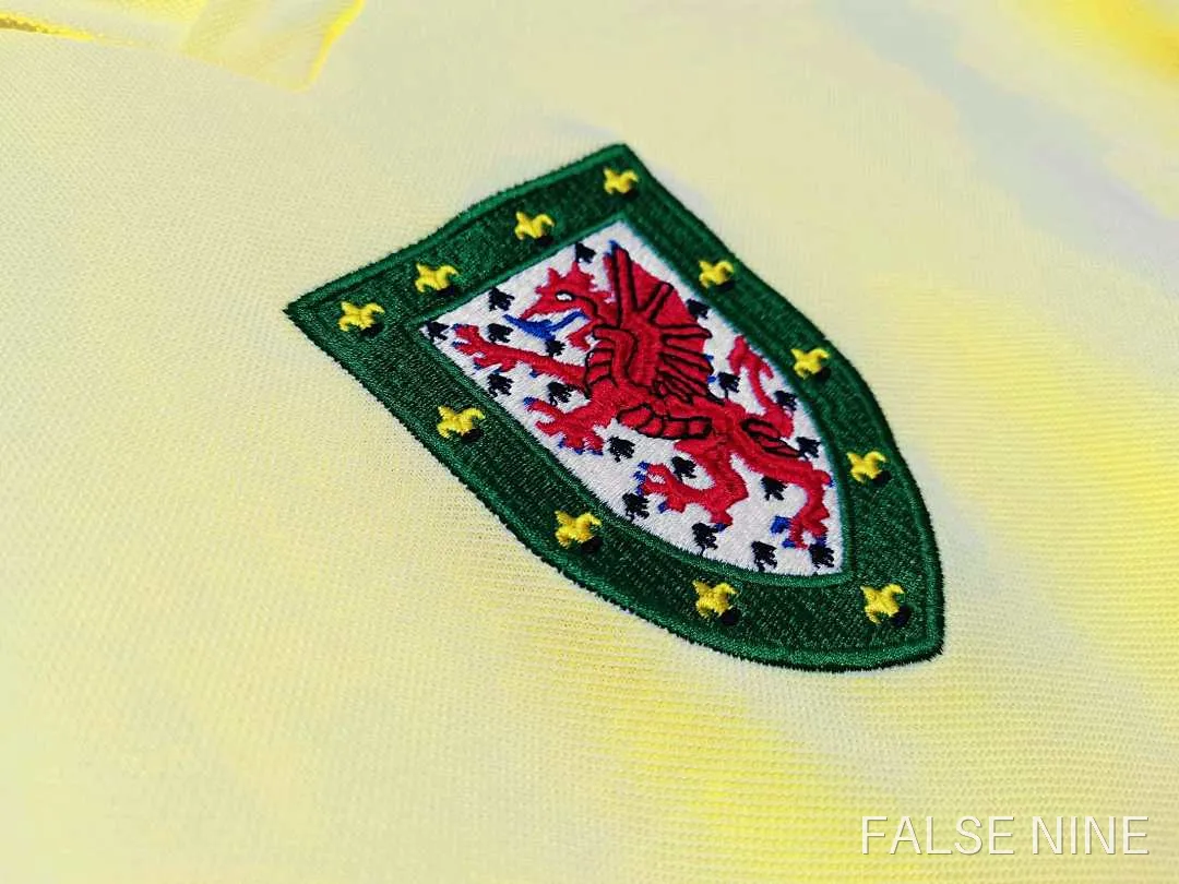 Wales 1976-1979 Away Retro Jersey (Fan Version), photo 3