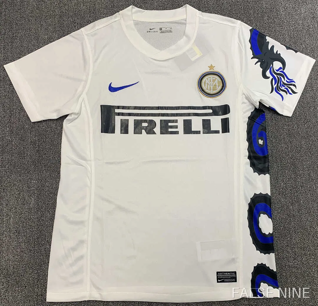 2010 seasonF.C. Internazionale Milano away retro Fan version, photo 1