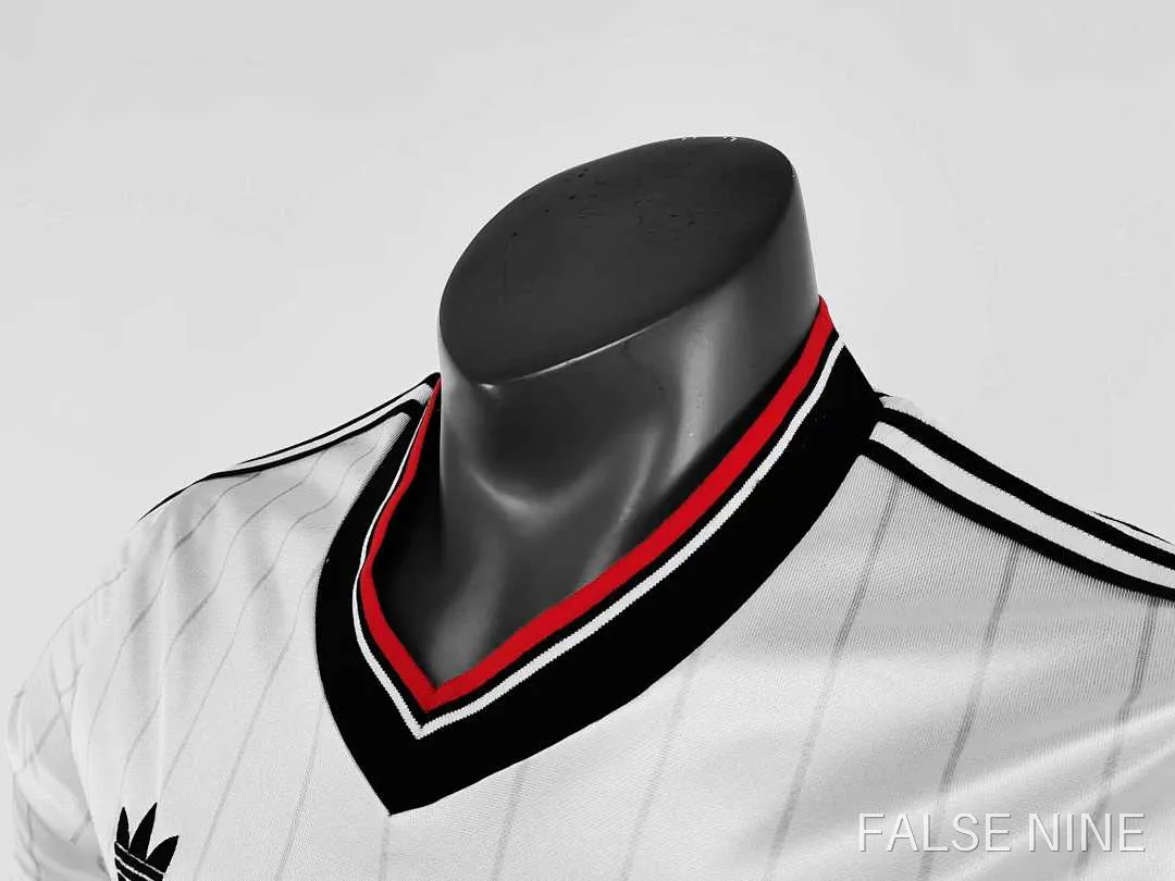 Manchester United 1983 Away Shirt (Retro Fan Version), photo 3