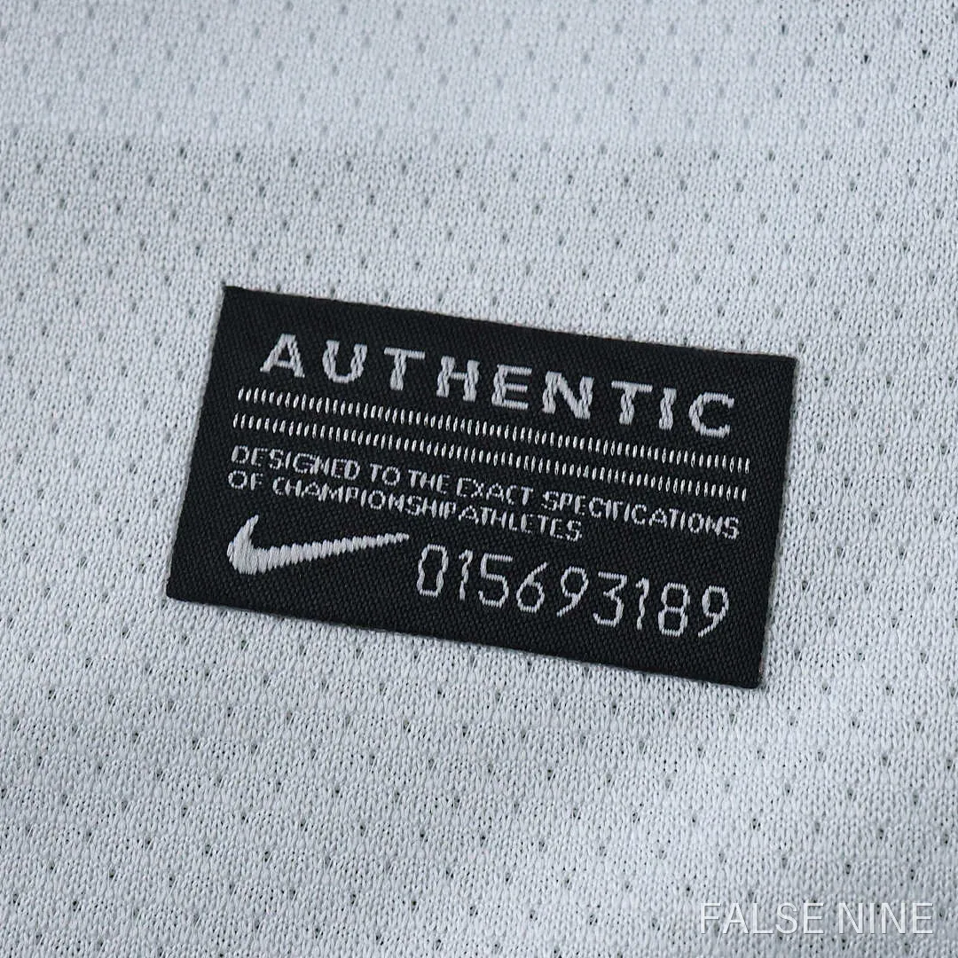 Manchester United 2011/12 Away Kids Retro Jersey, photo 13