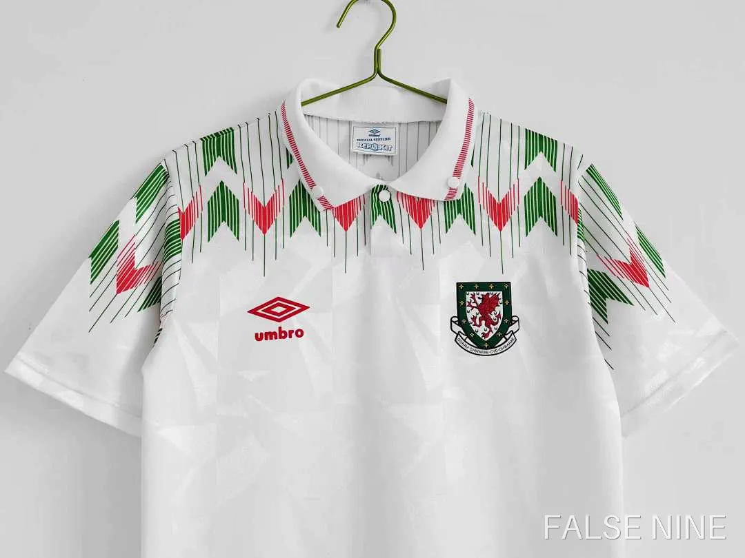Wales 1990-92 Away Retro Jersey (Fan Version), photo 3