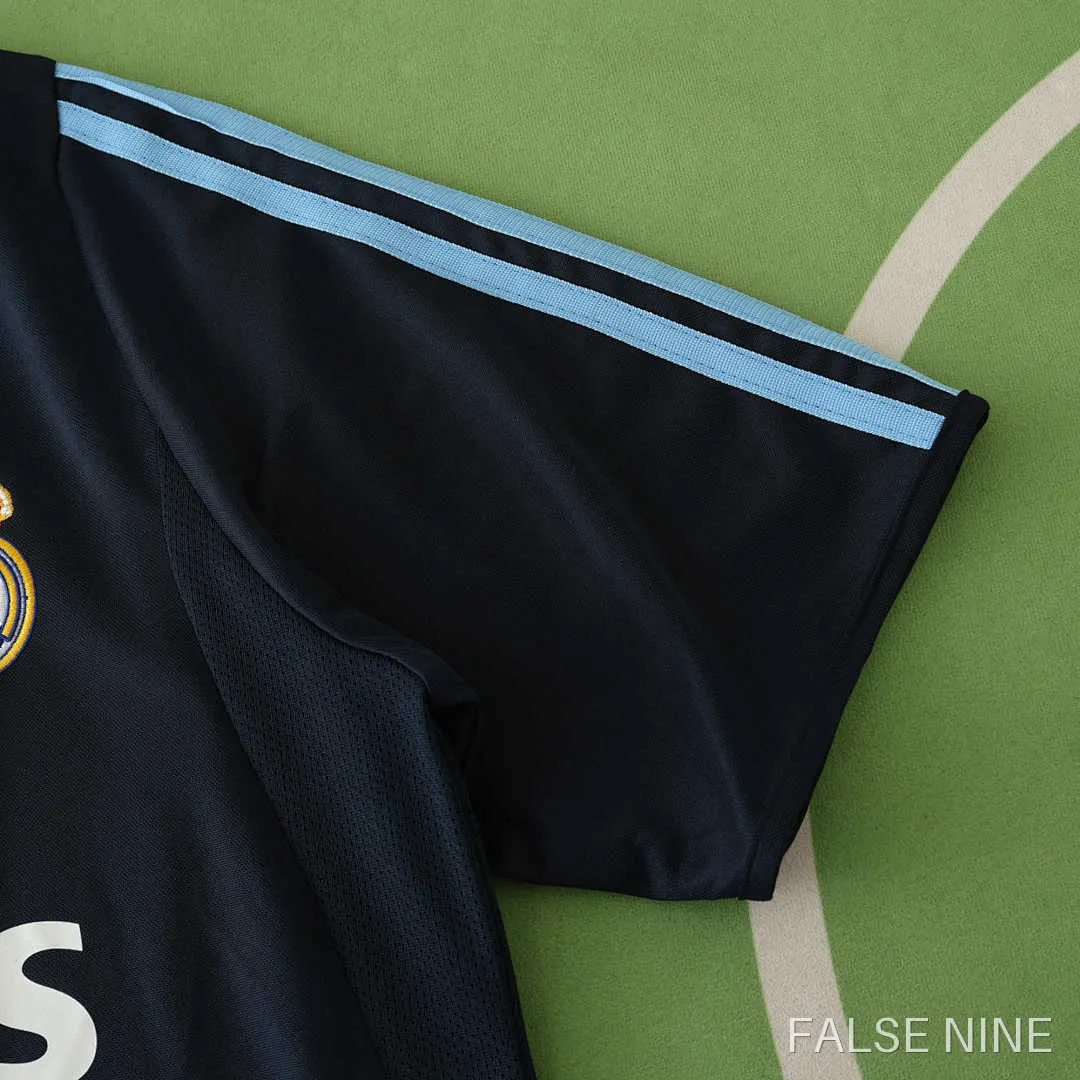 03/04 Real Madrid CF away retro Fan version, photo 9