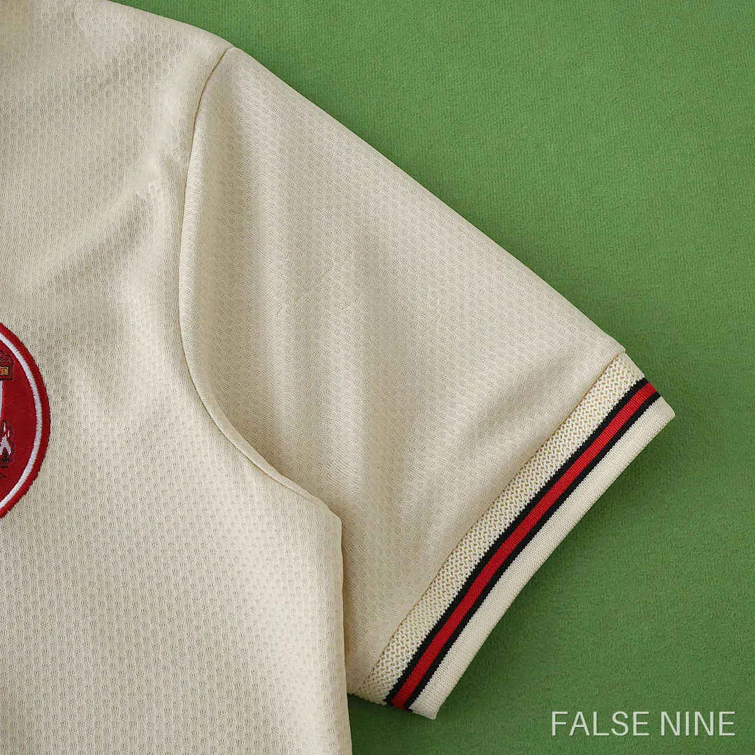 Liverpool 1996-97 Away Retro Kids Kit, photo 9