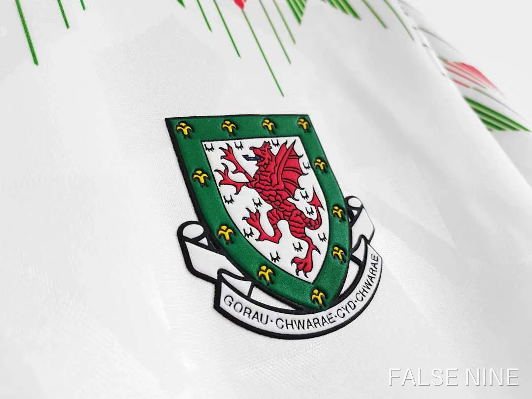Wales 1990-92 Away Retro Jersey (Fan Version), photo 4