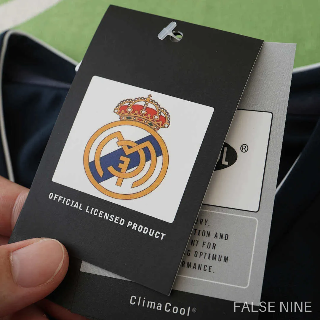 03/04 Real Madrid CF away retro Fan version, photo 17