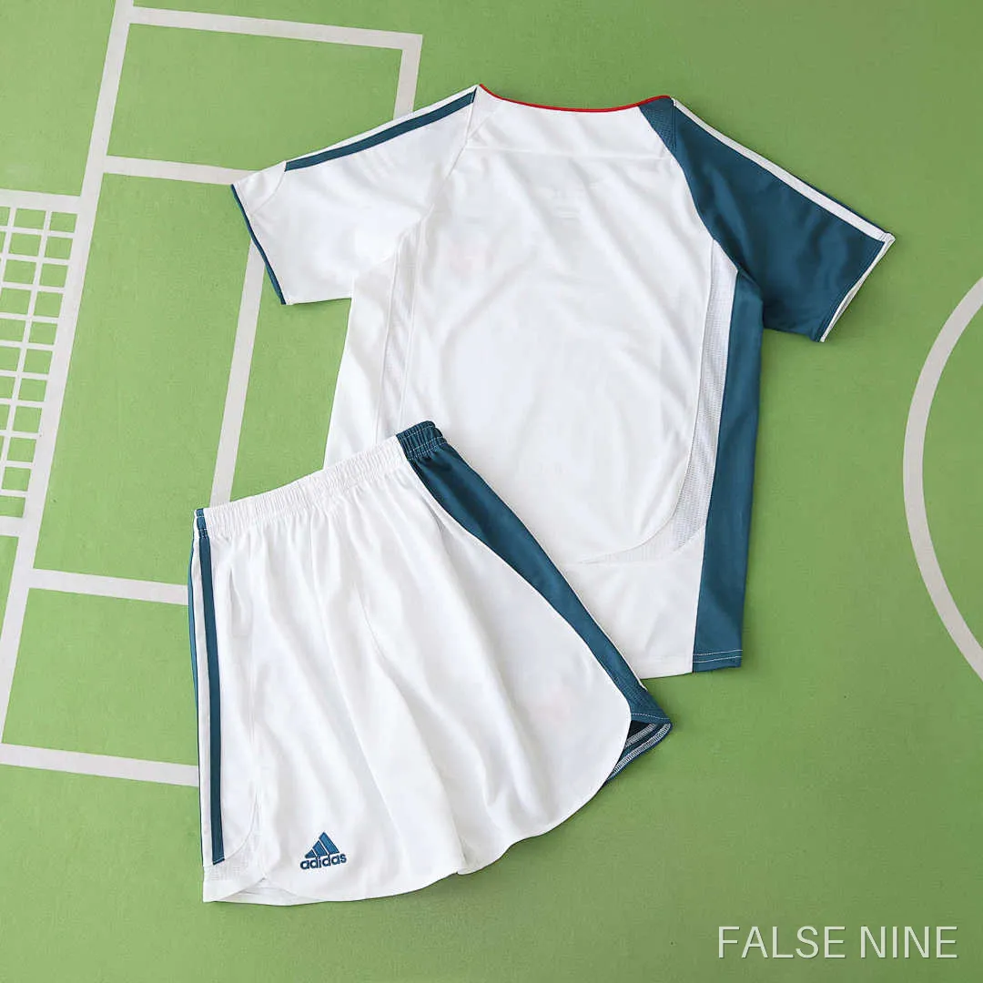 Liverpool F.C. 2006 Away Kit (Kids Retro), photo 4