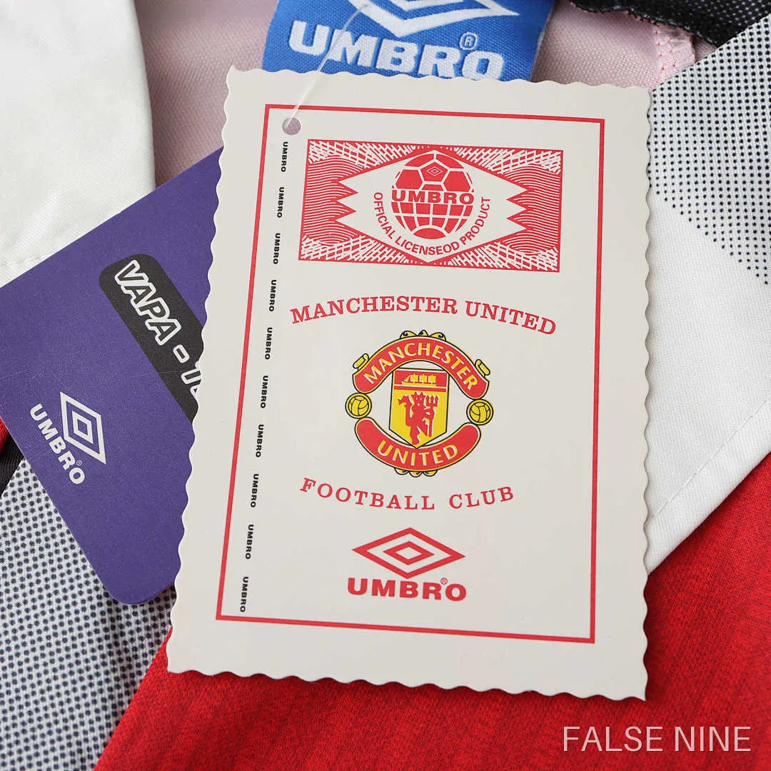 Manchester United 1996-97 Home Shirt (Retro Fan Version), photo 16