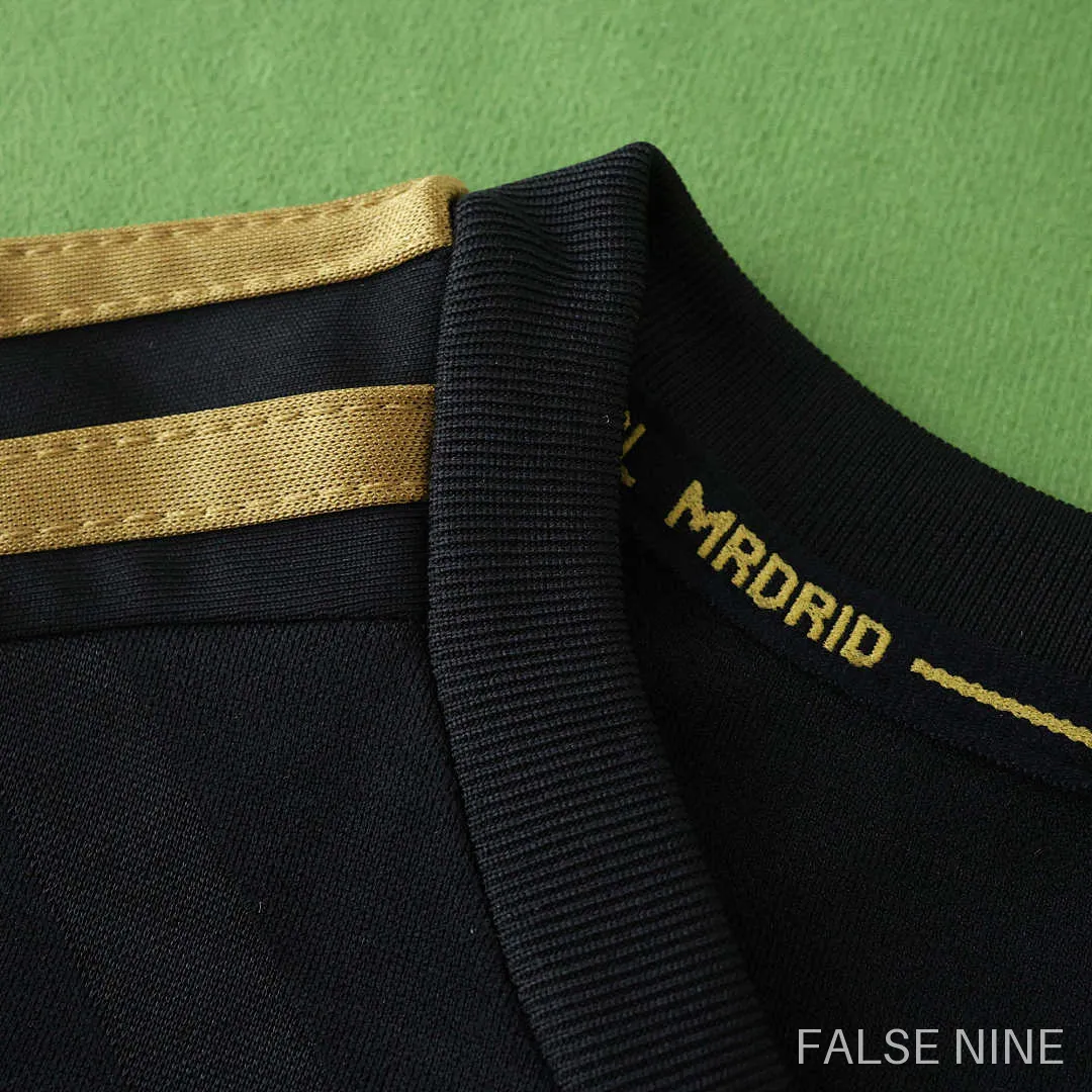 Real Madrid 2011/12 Away Kids Kit (Retro), photo 3