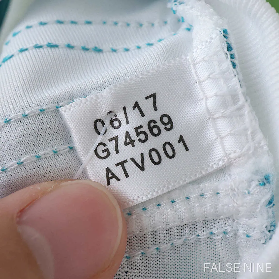 Real Madrid 17/18 Home Kids Kit (Retro), photo 31