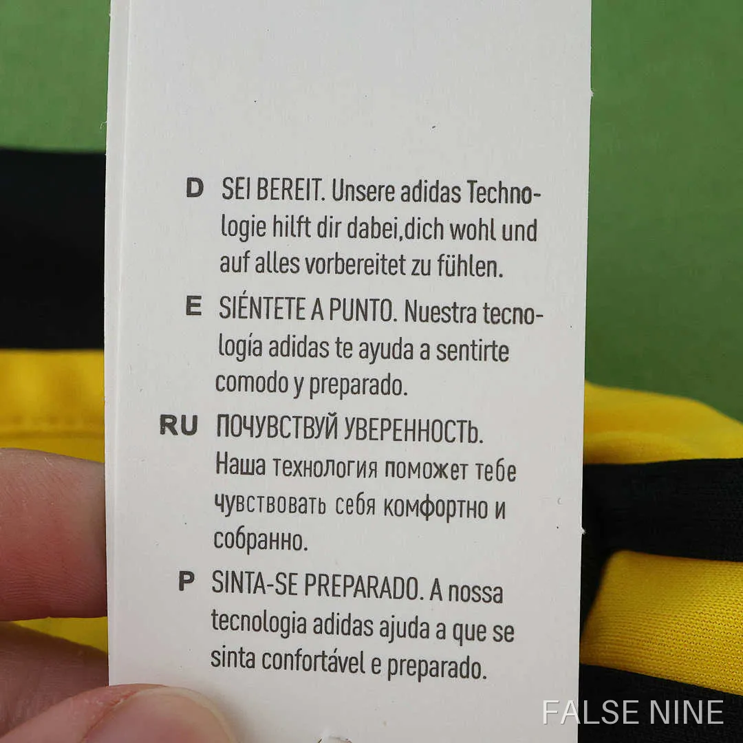 Real Madrid 2011-12 Goalkeeper Kids Kit (Retro), photo 28