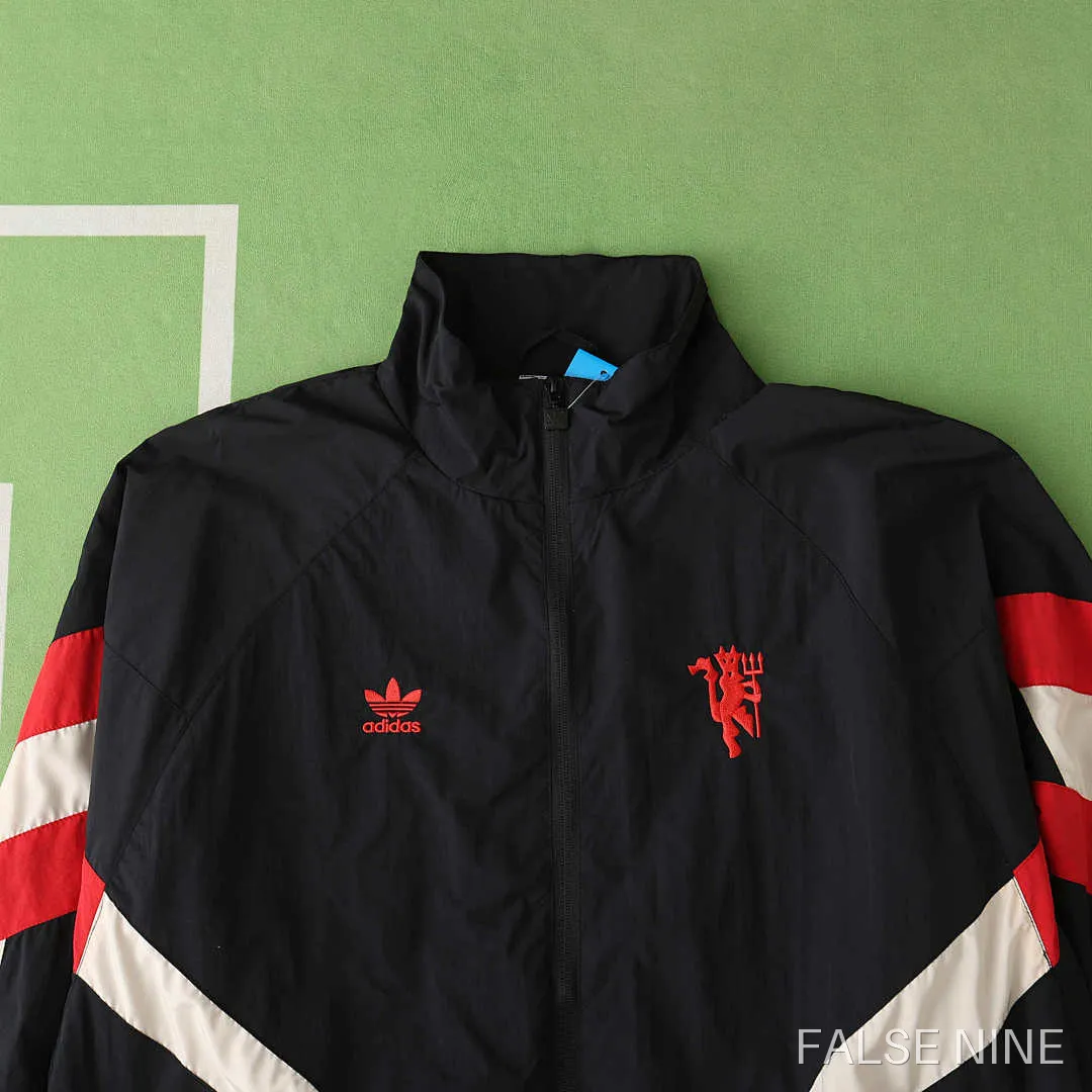 Manchester United 24/25 Training Windbreaker, photo 2