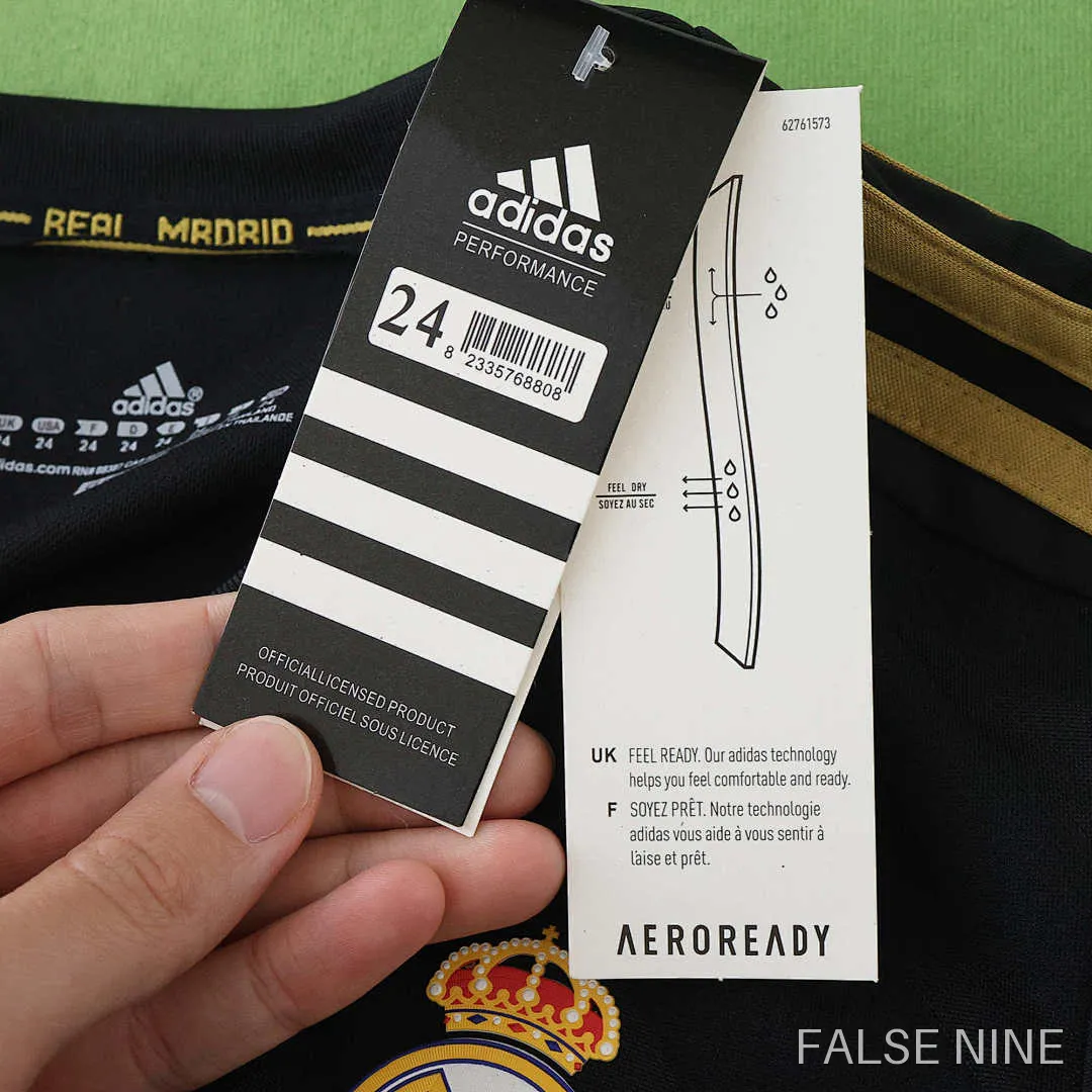 Real Madrid 2011/12 Away Kids Kit (Retro), photo 31